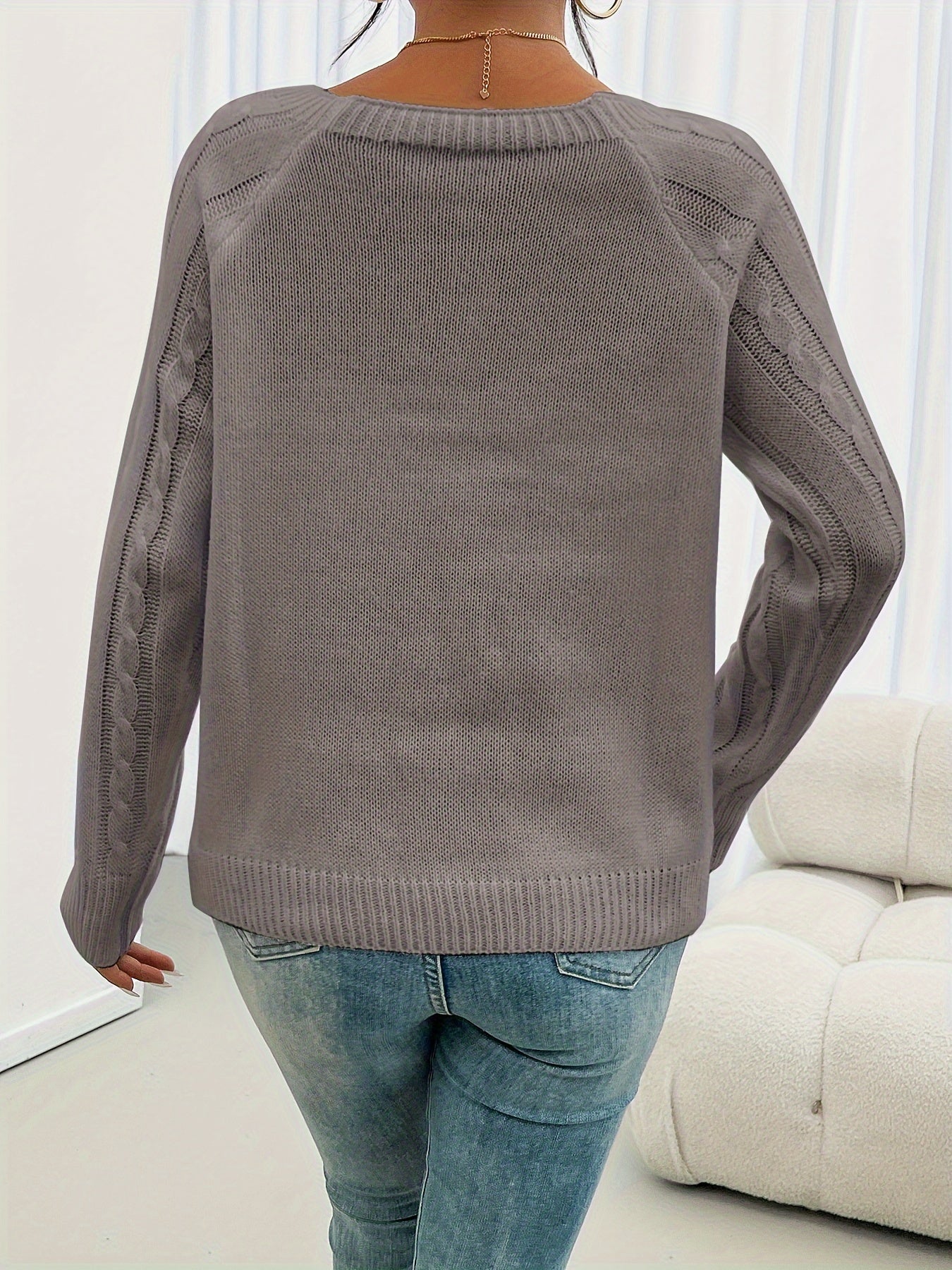 Viviene - Elegant Cable Knit Sweater